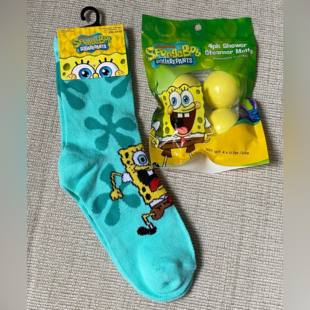 SpongeBob SquarePants Turquoise and Yellow Kids Crew Socks & 4Pack of Bath Bombs